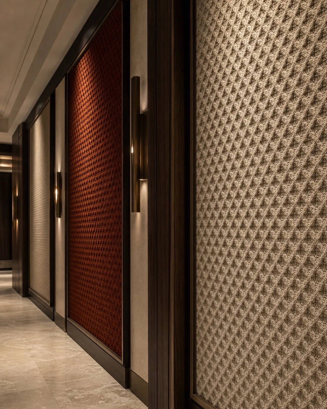 Otel koridorunda Piyade Pulu dekoratif tekstil panelleri